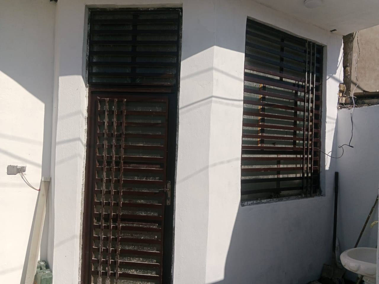 بيت لبيع مساحه 100متر  اب حي ميسان شارع الزوار السعر 40او بيه مجال لل استفسار ***********. ***********
