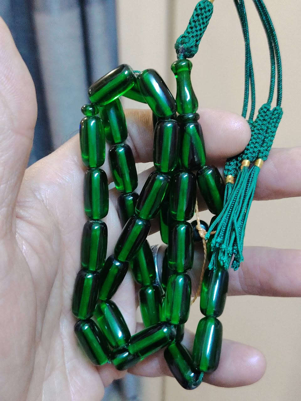 سندلوس تركيه كبسولي ٣٣ حبه كركوشه خليجيه لون  اخضر سفني حجمها ١٧ × ٨،٥٠  ملم جميله جدا حبتين احتياط (( سعرها ٢٠ الف عراقي مع التوصيل من الاخير ))  واتساب ***********
