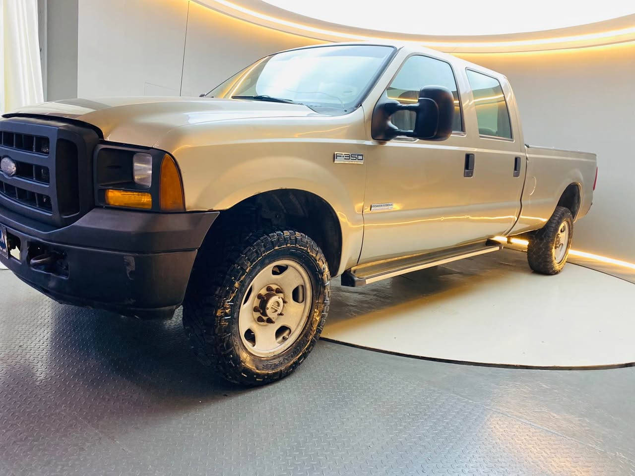 فۆڕد F350 مۆدێل 2007 کتابی مزایدەی لەگەڵدایە دەبڵ ئەکسل مەکینە 8 بستۆنی گازە و سۆپەرە گێڕ مەکینە کارەبای دەبڵ ئەکسل کامل بەشەرت نرخی 54 کەمێک مەجال 
***********
*********** بنجوين, السليمانية

