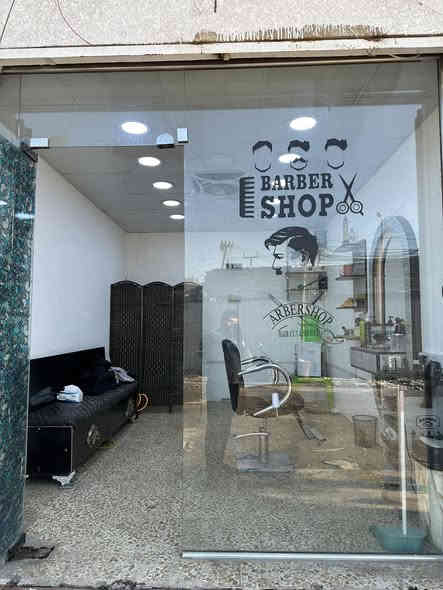 السلام عليكم محل حلاقة للبيع ايجار رخيص ب125
المكان حي اور شارع لخدمي زويني
يصلح صالون نسائي بي زبائن وشغال 
رقمي ***********
لبيع عدم تفرغ
