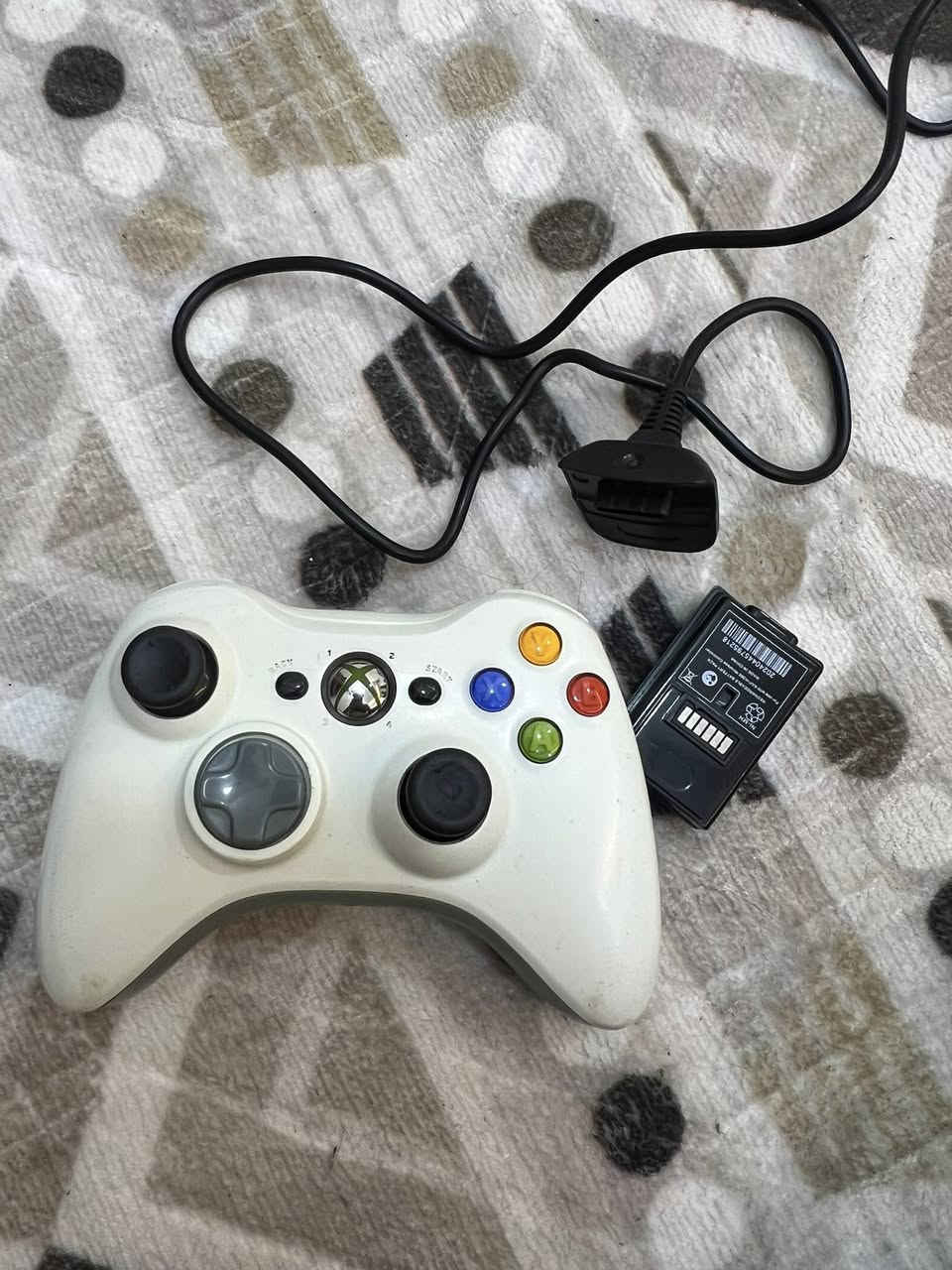 X box 360 للبيع 
جهاز نضيف ما مفتوح ولا مصلح مهكر بي 36 لعبه مع يده اصليه ويده واير السعر 100 بي مجال 
رقم ***********
