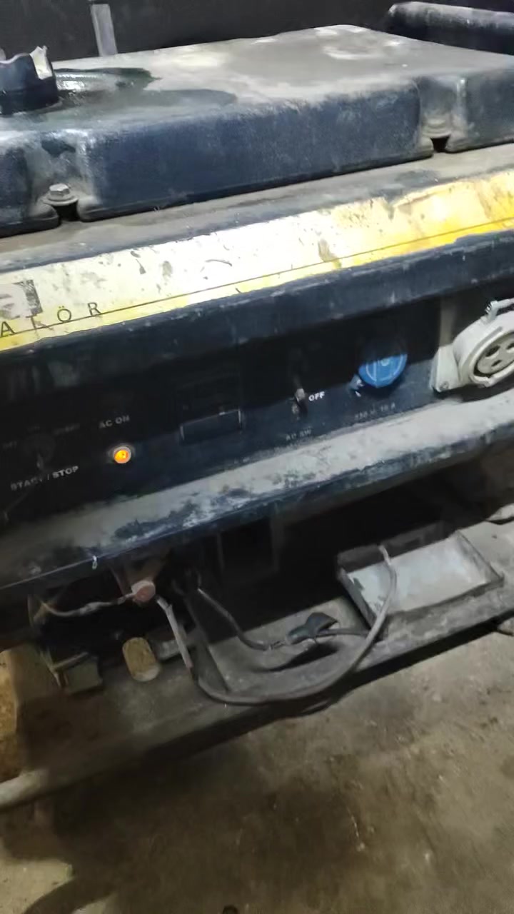 للبيع شغال بس متروك
للستفسار ***********
