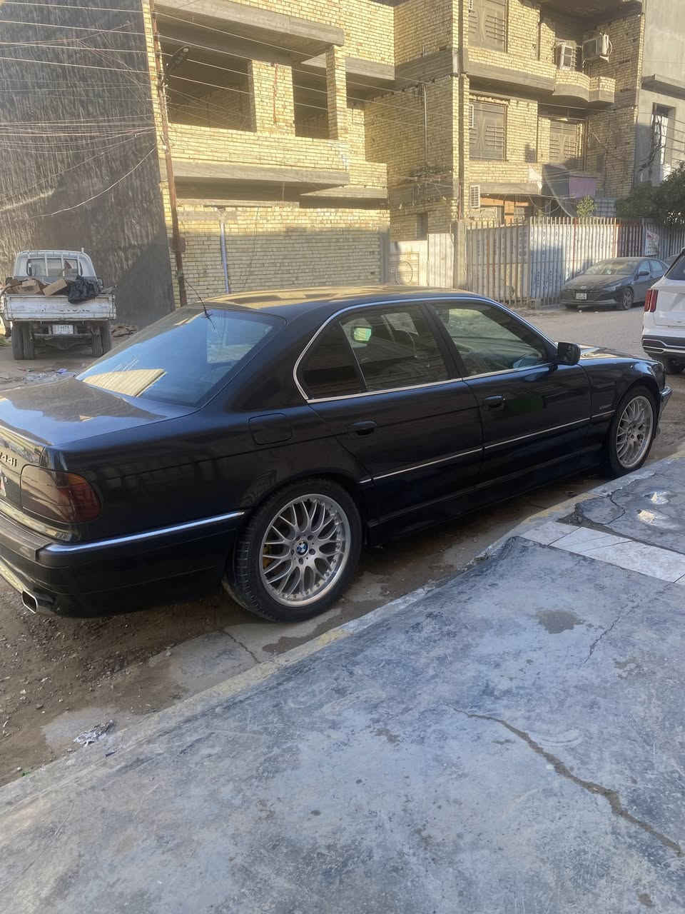 السلام عليكم للبيع فقط موديل 96  735 8vكيرتبترونك كيرومكينه مكفولات لون اسود داخل اسود صبغ جماليه فقط سياره بلاديه محد لاعب بيه سلايت جام مري شفط ويل كرن الغزال طخم تاير سياره بغداد  سنويه جديده تحويل مباشر سعر 85 وبيه مجال مكان بغداد الامين تواصل ***********
