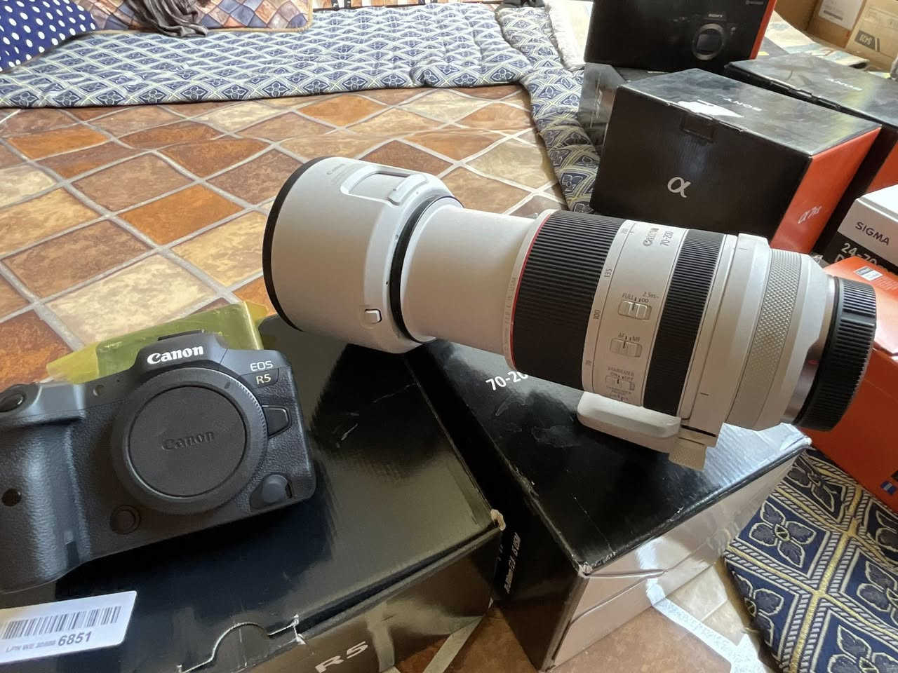 العرض الخامس
كانون R5 جديد ما مستخدم 
بدي فقط سعره 3 ملاين و 500 الف 

عدسه 70-200 RF كانون مستخدم نظافه 95‎%‎
سعر العدسه 2 مليون و 500 الف ( 2،500،000 )

بيع او مراوس مكاني بابل
***********
