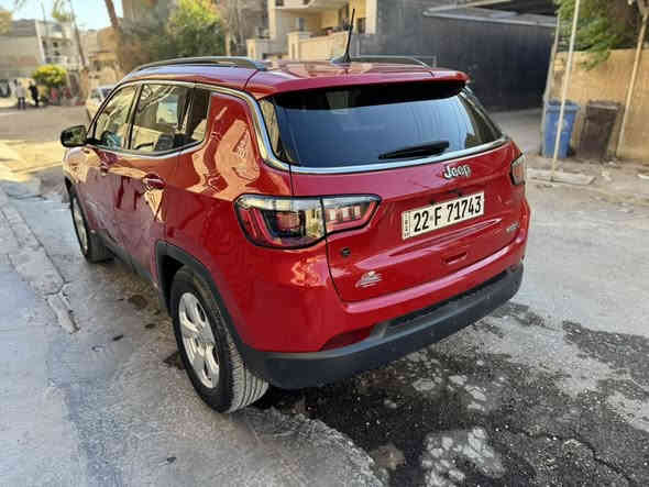 السلام عليكم ورحمة الله
للبيع سيارة: جيب كومباس  موديل 2021

•الضرر: جاملغ و باب السائق  ( البجم كبس ) 
•الرقم: اربيل الجديد 
•الايرباكات: دركة ودشبول
 
مكفولة من الشاصي و اللغد 

•المواصفات :
▪️المحرك: 2.4L (اربعة سلندر)
▪️ ماشيه 68 الف ميل 
▪️ويل كب  مع طقم تايرات جديد
▪️بصمه 
▪️تشغيل عن بعد
▪️كامرة خلفية
▪️كشنات السيارة جلد و مخمل 
▪️تدفئة لكشنات المقدمة ستيرن تدفئه 
▪️شاشة 
▪️تبريد قطعتين امامي وخلفي
▪️سايد بريك دكمة
▪️سستم صوت
▪️تحكم ستيرن جهتين بلوتوث وحاكية وكروس سرعة وتحكم صوت 
▪️نظام ABS مانع انزلاق
▪️ ، مرقمة أربيل وجاهزة.
السياره كامله وما ناقصها شي 

ملاحظة :  هنا بالعراق. صار بيها صبغ بالكرن مال الجاملغ امامي مكفول من الضربه والحادث 

السعر المطلوب: 147 💵💵 ورقة وبيها مجال 
 
مكانها : بغداد - الدوره 
للاتصال : ***********
