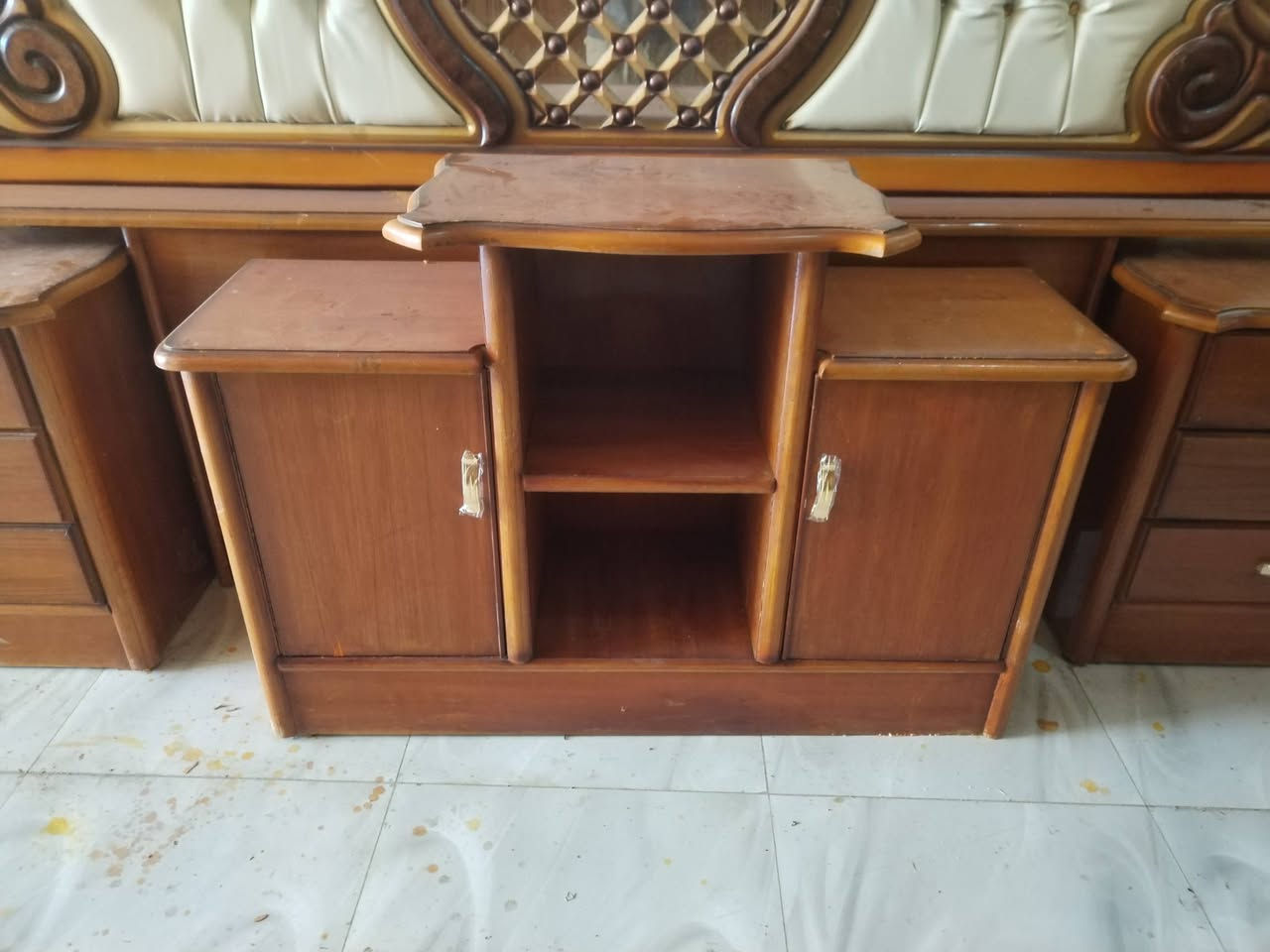 سلام عليكم ورحمة الله وبركاتة من مزاد الاخوين لبيع الاثاث المنزلي الجديد ولمستعمل غرفه نوم مستعمل خشب صاج حطاطه نضاف فول اخو جديد كنتور 6باب  ديالى شهربان شارع المصرف القديم مقابيل دكتور قيس واتساب ***********
