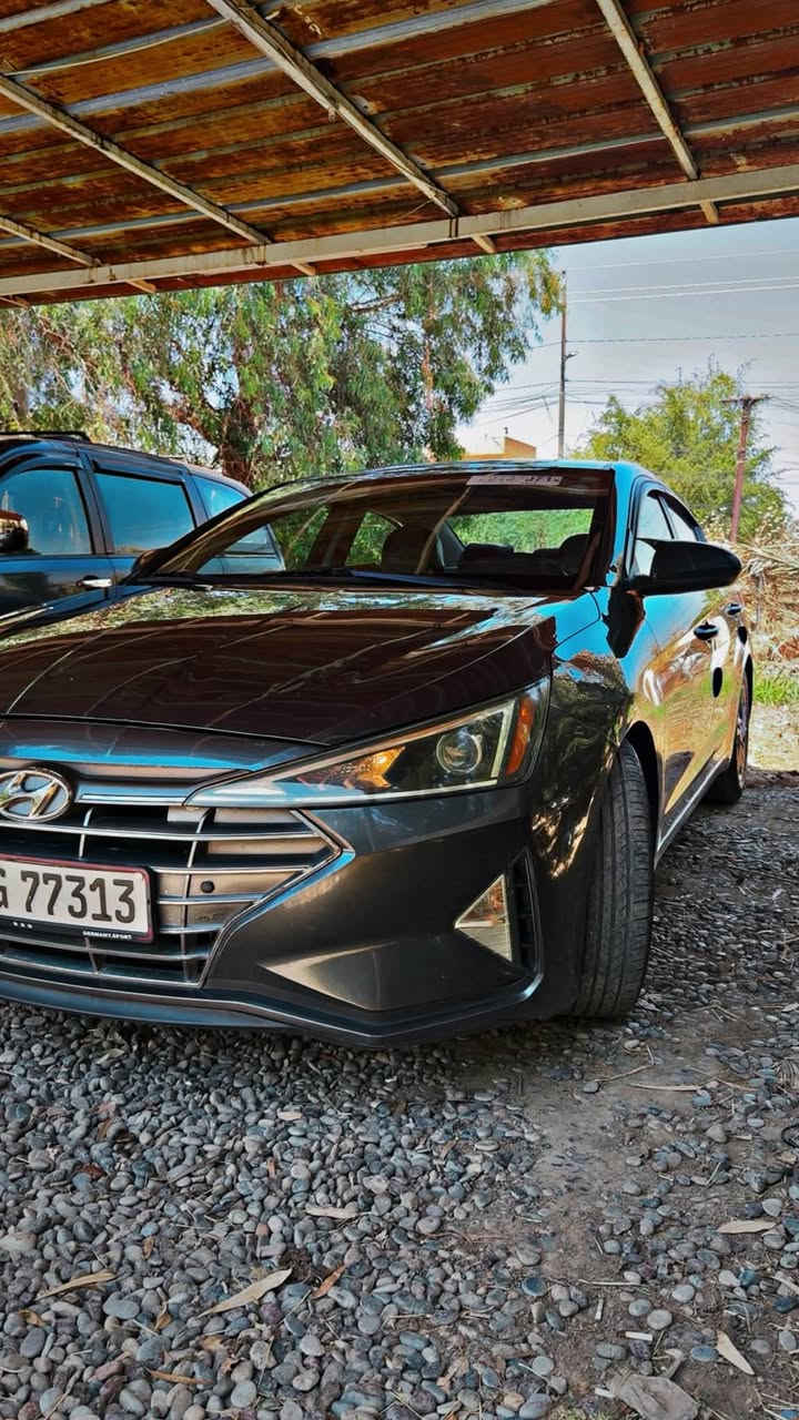 للبيع | هيونداي إلنترا 2020 أمريكي 🚘
✨ سيارة نظيفة ومميزة، اقتصادية بالوقود ومناسبة للاستخدام اليومي والسفر

🔹 الموديل: 2020

🔹 المحرك: 2.0 لتر – 4 سلندر

🔹 ناقل الحركة: أوتوماتيك IVT

🔹 نظام الدفع: أمامي (FWD)

🔹 الوقود : بانزين عادي وليس محسن

⚠️ الحادث جاملق فقط بدون دواخل 

📌 المواصفات:

✅ شاشة لمس أصلية

✅ Apple CarPlay & Android Auto

✅ مكيف أوتوماتيك ثنائي التحكم

✅ تحكم استيرن

✅ مثبت سرعة

✅ دفع امامي  FWD

✅ زر الـ Drive Mode مع اربع وضعيات قيادة

✅ لايت LED بلاد

✅ نظام المحافظة على المسار (Lane Assist)

✅ نظام مراقبة النقطة العمياء (Blind Spot)

✅ نظام الثبات الإلكتروني (ESC)

✅ منافذ USB وشحن 12V و AUX

✅ مرايا كهربائية

✅ وسائد هوائية متعددة

✅ سيارة اقتصادية وعملية

✅ يدات ابواب نيكل

✅ نظام الصوت محدث الى JBL

✅تايرات ممتازه 

✅ هيكل خارجي ممتاز جدا مع ملاحظات طفيفه غير مرئيه

✅ طخم مع كهربائيات مع محرك مع كير 100%100

📍 الموقع: الموصل الجانب الأيسر

💰 السعر المطلوب: 130$ وبيها مجال

السيارة جاهزة للفحص والمعاينة، والحمد لله بحالة جيدة جداً

للأستفسار أكثر اتصال أو واتساب

***********

***********
