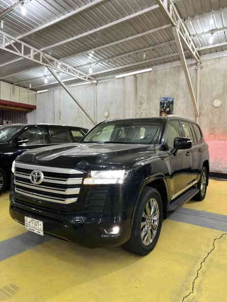 يعلن معرض بيت شريجي👑 عن وصول تويوتا لاندكروز 2022ساز اصل ضمان وباركود لسياره مرقم بغداد والسونار مرفق فول شاشات وتطبيق  مكفوله عدا بارد واضح بلسونار  نستقبل بيع او مراوس العنوان كوت حي لحكيم   سعرها 640 وبيها مجال 
#تويوتا_لاندكروز 2022✈️
اللون: اسود black
عداد المسافات41 km
المواصفات:  رقم بغداد فول مواصفات ١/١
سلايد(فتحة قمارة)
كراسي جلد اصلي(بيجي)
كراسي اثنين كهرباء
تبريد خلفي شاشة
شحن الهاتف لاسلكياً
ثلاجه
كروس سرعة 
خمس بصمات
فول تحكم استيرن(جهتين امامي+جهتين خلفي)
شاشة عرض الاعطال
صندوك كهرباء(شفط)
فتح صندوك تلقائيا  
دبل كير(عادي+اوتوماتيك)
ناقل حركة ٨ نمر
دبل حساس(امامي+خلفي)
نظام تحكم بمستوى الضوء الداخلي
مانع تزحلق
نظام فتح الابواب لاسلكياً
فور ويل
شاشة امامية كبيرة اصلية
شاشات خلفيه تطبيق 
كامرة خلفية اصلية
تشغيل عن بعد
دوسات كتابة landcruiser
اشارة بالمري
مري كهرباء(شفط)
لايت عدسة زنون(عالي+ناصي)
لد امامي
#ويل_20_الجديد_كليا
#سستم_صوت
مدخل
CARPLAY
‏BLUETOOTH 
‏AUX
‏I POD
‏USB
‏CD

للاستفسار الاتصال بِنَا على الأرقام التاليه

  حسنين ‭0771 508 5598‬ واتساب او اتصال
