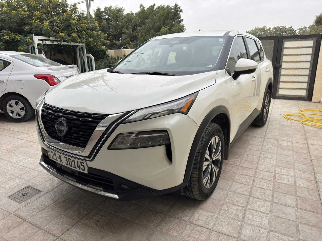 نيسان روج  مواصفات sv
طخم تايرات حديد 

الموديل /2023 ترقيم سليمانية 

اللون /ابيض باسمي تحويل مباشر

محرك /3/1.5توربو 201حصانا 

السياره ماشيه ٤٠ الف ميل

بصمه تشغيل وابواب  

داخل لونين كير ماوس 

لايت زينون حساسات جانبي 

حساسات خلفي رادار امامي (تحديد مسار) ردار جانبي (نقطة عمياء) 

رادار خلفي (ااتحذير من الاصطدام) 

هاند بريك بصمه اوتو هولد 

اوتو ستارات ايرباك سليم

شاشه ايباد ويل كروم 

تبريد لمس كشن سايق كهربائيّ 

تحكمات ستيرن كامره خلفيه

السيارة بعد بيها مواصفات

السعر ١٧٣  واتساب ***********

حادثهة امامي كلش بسيط لايتات والراديتر عله وضع الشركة وباقي السيارة عله وضع الشركة نضيفة جدا
