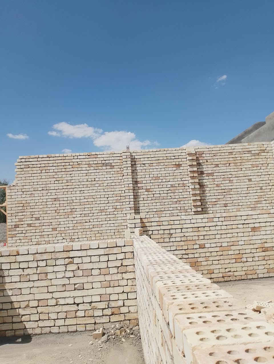 السلام عليكم خلفه بناء شغل درجة أولى والتزام نشتقل الدبل ابو 4000 ب400 والسكس 8000 ب800 اكل شرب سكلات كله علينه سلم بيتك وخلي راسك بارد من جوده ونضافه ***********
