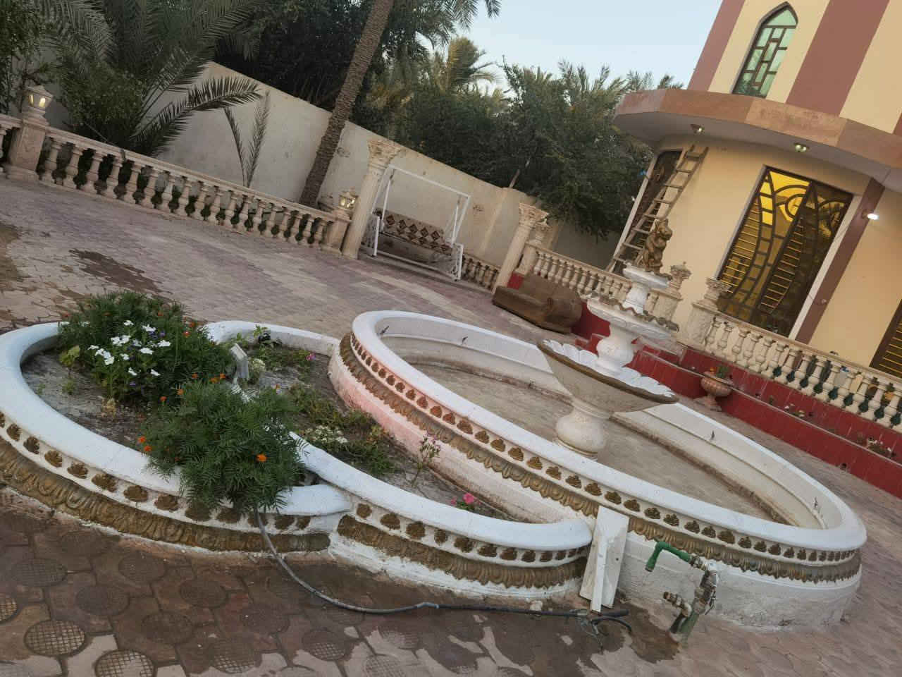 للبيع فيلا بمساحة 1250 متر طابو اسهم ..طريق السفينة
تحتوي على دار بمساحة 350 متر وحدائق وكراج سيارات كبير .
يحتوي الطابق الأول على استقبال _ وصالتين _ وثلاثة غرف نوم _ ومطبخ_  ومجموعتين صحية 
الطابق الثاني يحتوي على غرفة وصالة .. الدار كونكريت والارضيات مرمر ..
العنوان : شارع السفينة/  شارع الفرات / مجاور مجمع السفينة للمواد الإنشائية.   
للتواصل الاتصال على الرقم
***********
