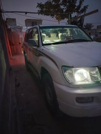 سيارة لاندكروز مديل 2003 صبغ أحزام وتبديل قطعة جاملخ امامي فقط جنطة مح...