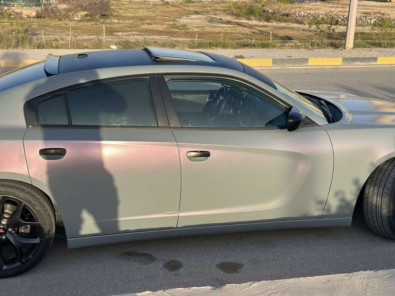 جارجر 2015 sxt plus
وارد كندي كلين كفالة عااامة 

رقم بغداد انكليزي تحويل مباشر
محرك 6 سلندر مكينة 3600 cc
كير اوتوماتيك 8 نمر 
تشغيل عن بعد 
تو ويل 
فتحه 
شاشه كبيره 
كشنات حضن 
شوته رياضي k&n
دمام بالجنطه 
اوركال متغير 
لد داخلي متحرك متغير 
كير مكينه حداديه مكفوله 
تغليف يم منتظر الخفاجي 
ضمان 3 سنوات 
سونار بيها قبل التغليف  

مكان السياره حلة شارع 40
***********
