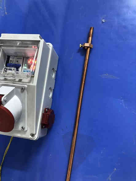 ⚡️ جهاز حماية الشواحن الكهربائية للسيارات الهايبرد والكهربائية ⚡️

احمِ سيارتك وشاحنك من أي مخاطر كهربائية مع جهاز الحماية الذكي المصمم خصيصًا للسيارات الهايبرد والكهربائية.

🔧 المواصفات الفنية:
 • حماية متكاملة من ارتفاع أو انخفاض الفولتية.
 • منظومة تأريض متكاملة بطول 120 سم لأعلى درجات الأمان.
 • مآخذ متعددة تتحمّل تيارًا يصل إلى 32 أمبير.
 • صندوق خارجي متين مقاوم للماء ويتحمّل جميع الظروف المناخية.
 • الأجهزة المتوفرة: 32A و 63A، مع إمكانية التصنيع حسب الطلب.
 • ضمان لمدة سنة كاملة.

💰 السعر: 80,000
📞 للاستفسار والطلب: ***********
