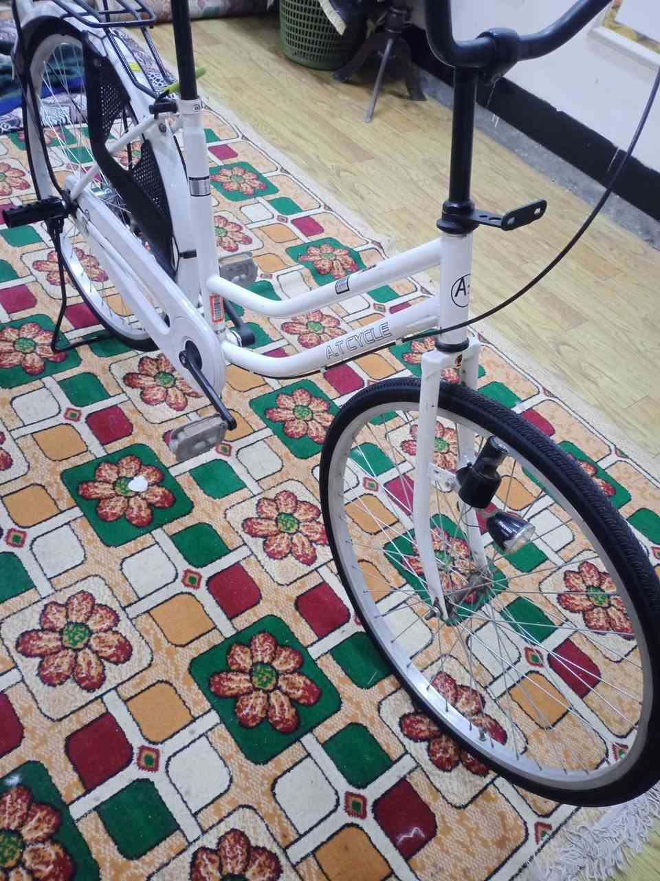 السلام عليكم بايسكل بناتي البيع حجم26 بايسكل بل كارتون ويه 5 حمالات ويه غراض هواي الجاملغ الكدام هوه وأغراضه كامل كله متواجد عله فيس السعر125وبي مجال عنوان مدينه هذا رقمي***********
