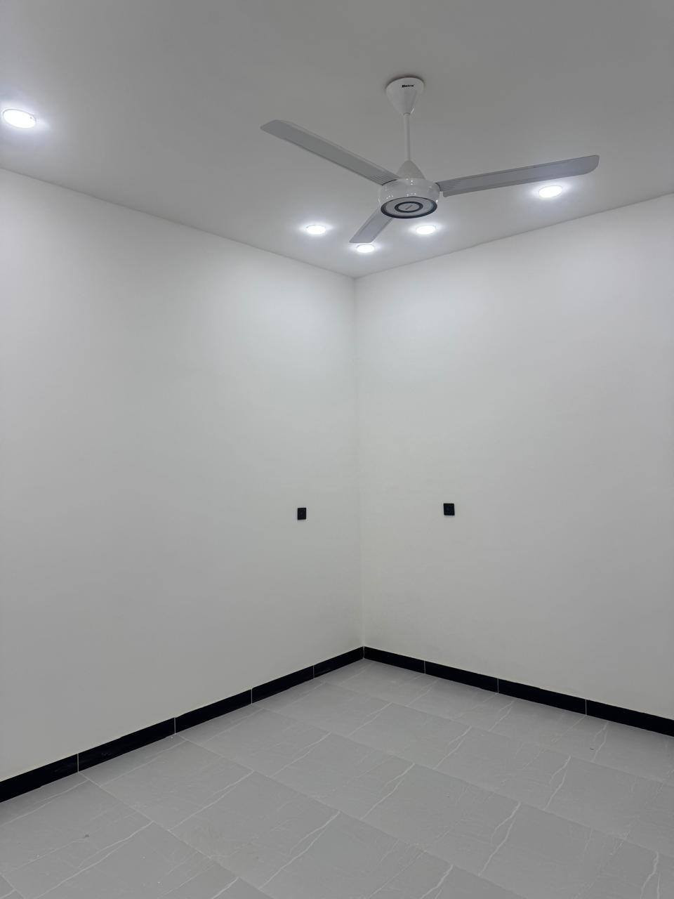 السلام عليكم🌹🌹🌹
دار ١٠٠ متر للبيع شغل درجه اولى الدوره البو عيثه مجمع العدل الاول واجهه٦.٢٥ نزال ١٦ م ضمان ٤ اشهر بعد البيع
وكل صور التسليح موجوده للرفت والسقوف 
رفت ٤٥ سم والطابق الاول سقف ورباط 
امانه الله الشغل ممتاز مطبخ وحمام الواح 
الدرج مرمر
المنيوم سراي تركي جميع نوافذ البيت وحتى ابواب المناور 
واير عقبه اردني  
بواري( بي بي ار) للماء نوع فورمال تركي 
صبغ الداخل والخارج نوع بتك اردني 
سقوف الطابق الارضي جبسن بورد
يحتوي الدار على ٣ غرف نوم مع استقبال وحولي ومطبخ  
للاستفسار الاتصال ***********/***********
او مراجعه مكتبنا اليوسف للاستثمار. التطوير العقاري 
الدوره البو عيثه مجمع العدل الاول
