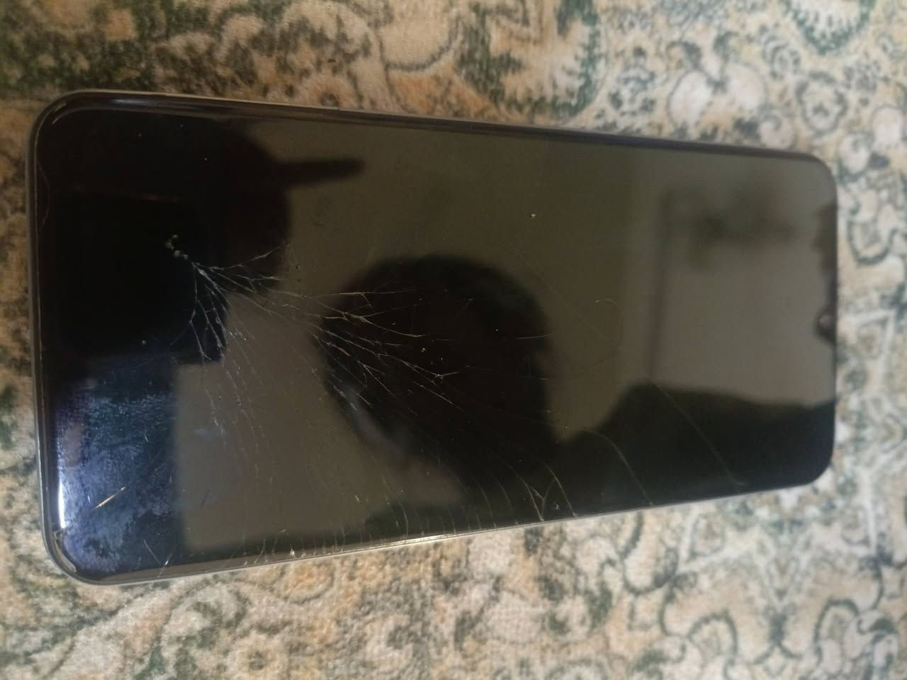 تلفون A50ذاكرة 128ابلادي نضيف ابلازمه مفطره سعر 50
***********واتساب
