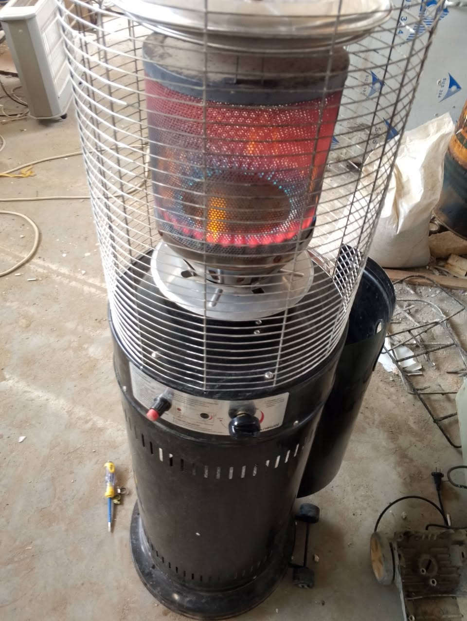 السلام عليكم
صوبه غازيه للبيع  عاموديه 
توصيل موجود 
اي استفسار خاص 
***********
