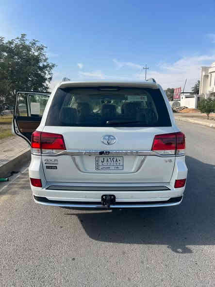 السلام عليكم لاندكروز 2021 GXR 
مكفوله كفاله عامه 
ماشيه 85 الف 
موصفات 3 شاشات 
اسبير منازل بعده مغلف سياره 
تخم تايرات جديده العنوان بغداد 
*********** السعر 59 الف دولار 💲 وبيها مجال بسيط
