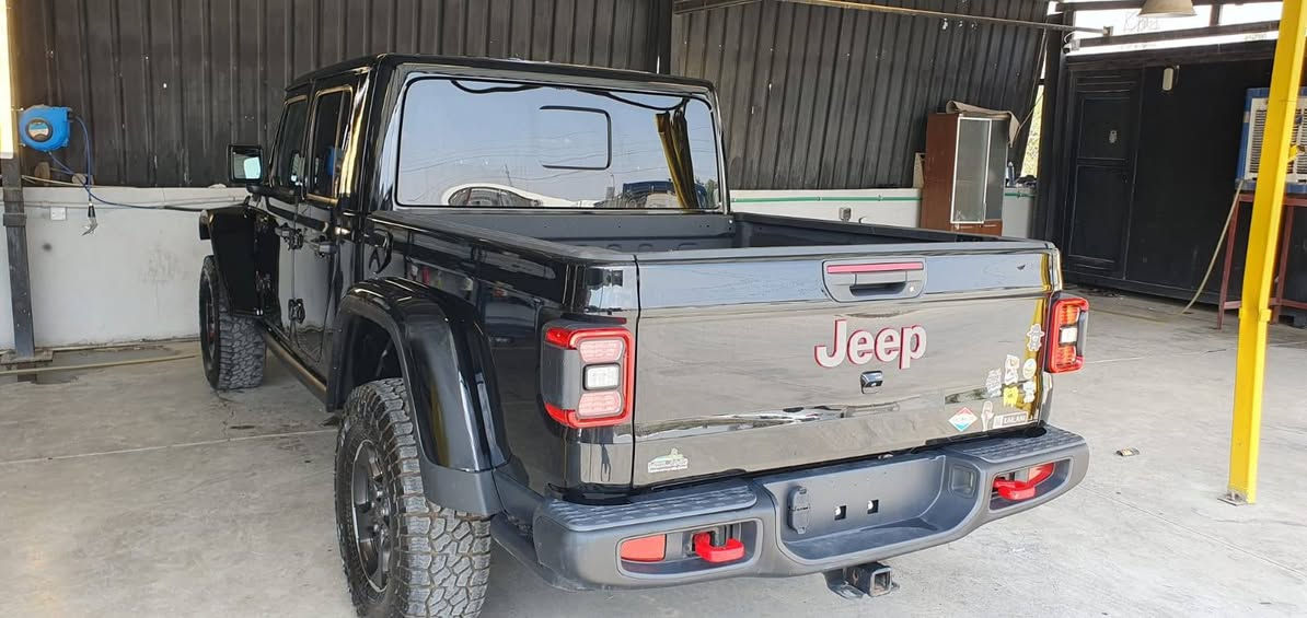 JEEP GLADIATOR RUBICON 2023
كلين تايتل كاتي دهوك 
بدون صبوغ بدون ارباك  
ضمان دولي بشرط 
فول فول مواصفات 
 اعلا فئه روبيكون 
ماشي 25.000Mi 
كشنات جلد كير أوتوماتيك 
جام كهرباء كاميرا 
شاشه كبيره شغال 
فورويل 4x4 
لايت LED بيلادي 
 6 سلندر 
صقف نفسي لون سياره 
دشبول احمر بيلادي 
موبايل وتس اب 
***********
*********** أربيل, العراق
