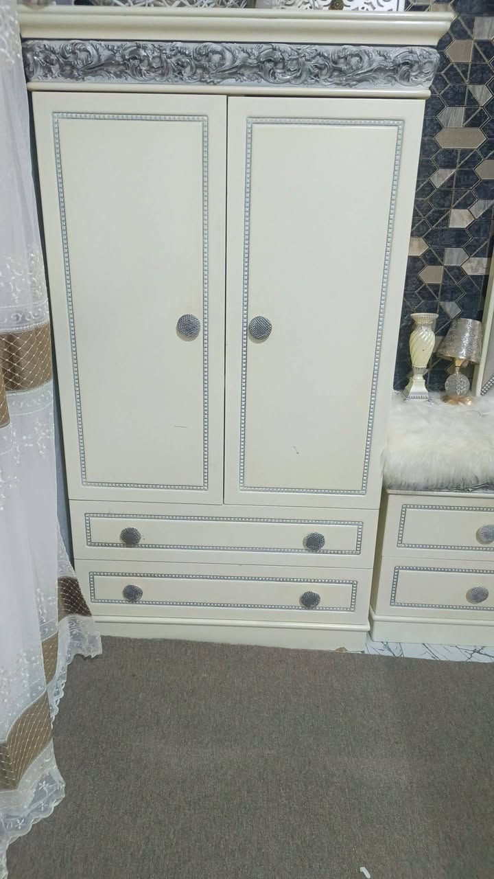 غرفه مستعملة قليل جدا للبيع للاستفسار الاتصال على الرقم
***********
