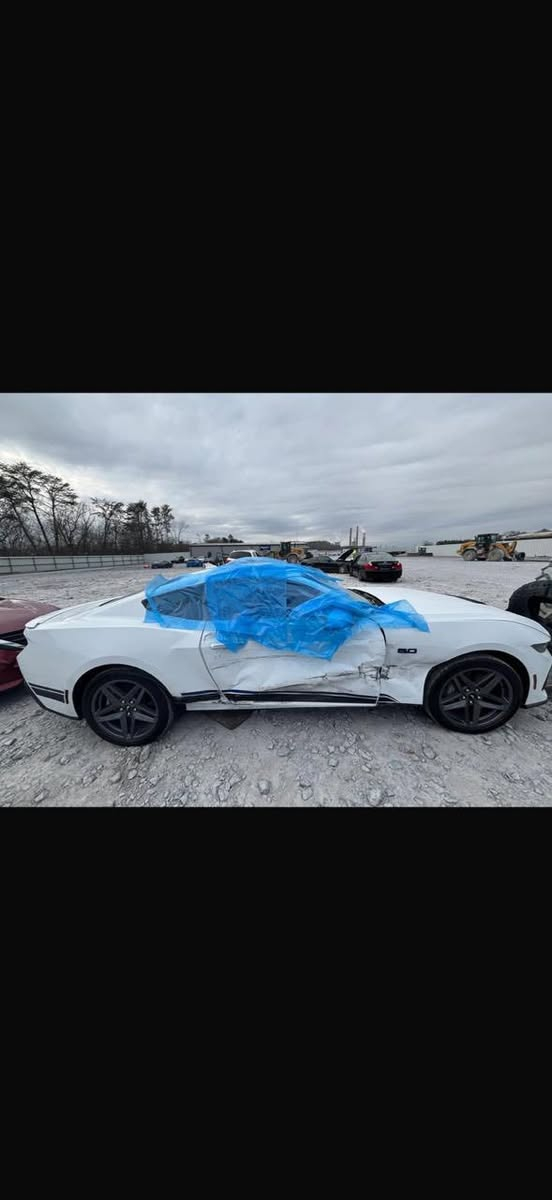 بسم الله ماشالله
للبيع فقد 
موستانك fast baak 2024 Cs.gt
فول مواصفات 1/1
ماشية ( 17 ) الف km
حادثها موضح بلصور 
باب مبدل لون حافه باب مصبوغة متطلع حلوة بلتكحيل داخل الباب جزء بسيط ايضا وموضع امامكم السيازة جديدة بمعنى الكلمة وبدون اي نقص 
رقم ( بغداد باسمي ) 
السعر ( 37000$ وبيها مجال 
( العنوان بغداد كم سارة . 
رقمي للتواصل ( *********** )
