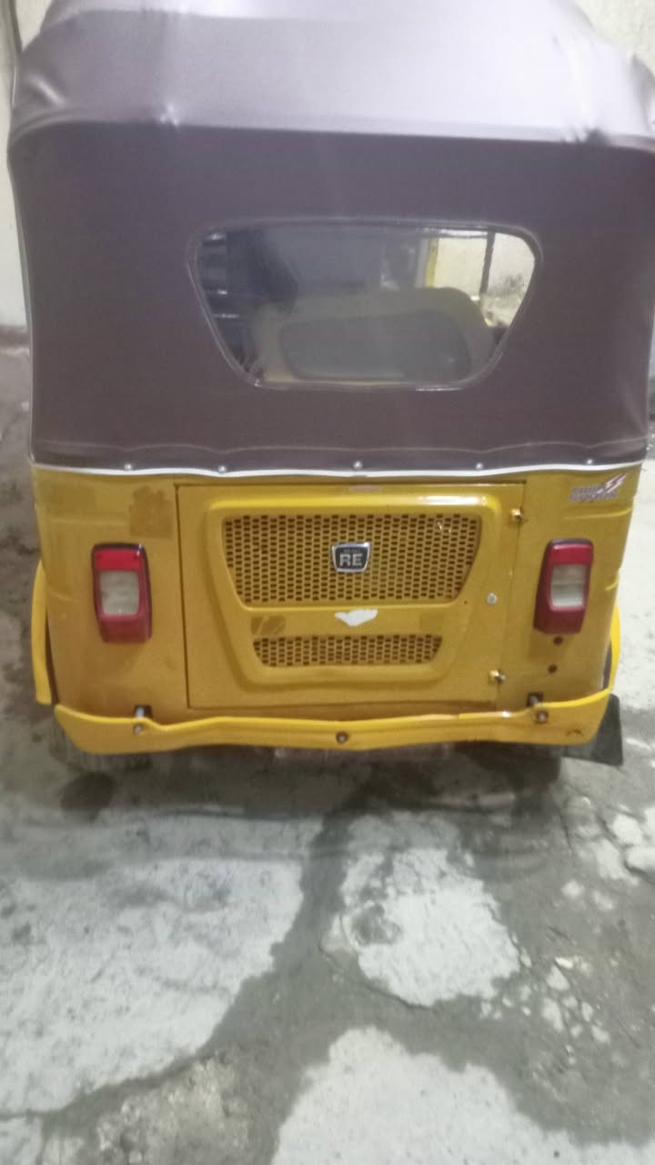 سلام عليكم شباب موديل 21 شهر 6 يوم 24 رقم وسنوية تحويل ثاني يوم كير مكينه تخبل خرسا كهرباء شغاله ما بيها نواقص جاهزة كبل لشارع دوس معمره وبي ضربه بارد بصيطه بل لغد مكاني بغداد سبع قصور سعرها 6850 وبي مجال ***********
