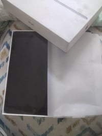 ايباد 9 ذاكره 64 نضيف غير مفتوح السعر 300 وبي مجال 07779544073 كارتونه...
