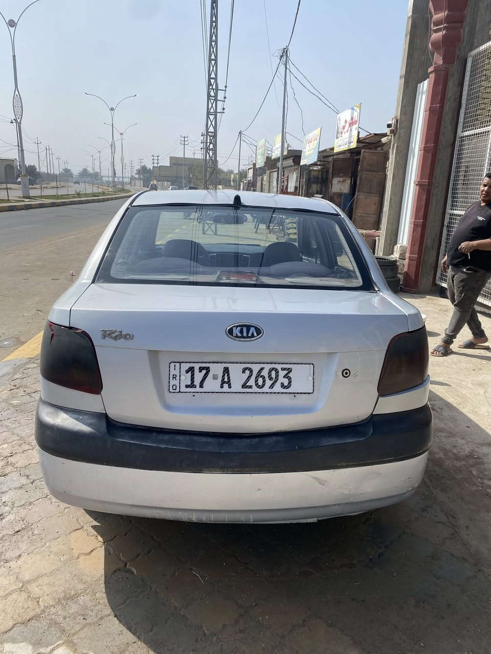 السلام عليكم كيه ريو كير. عاادي.
السياره جاهزه للخير 

تخم تاير مكينه كير تبريد كله. شغال. 

وارد خليجي السياره حداديه. حلوه. 

مكينه 1600 

مكاني ناصريه وركز 

***********

السعر 63 وبيه مجاال.
