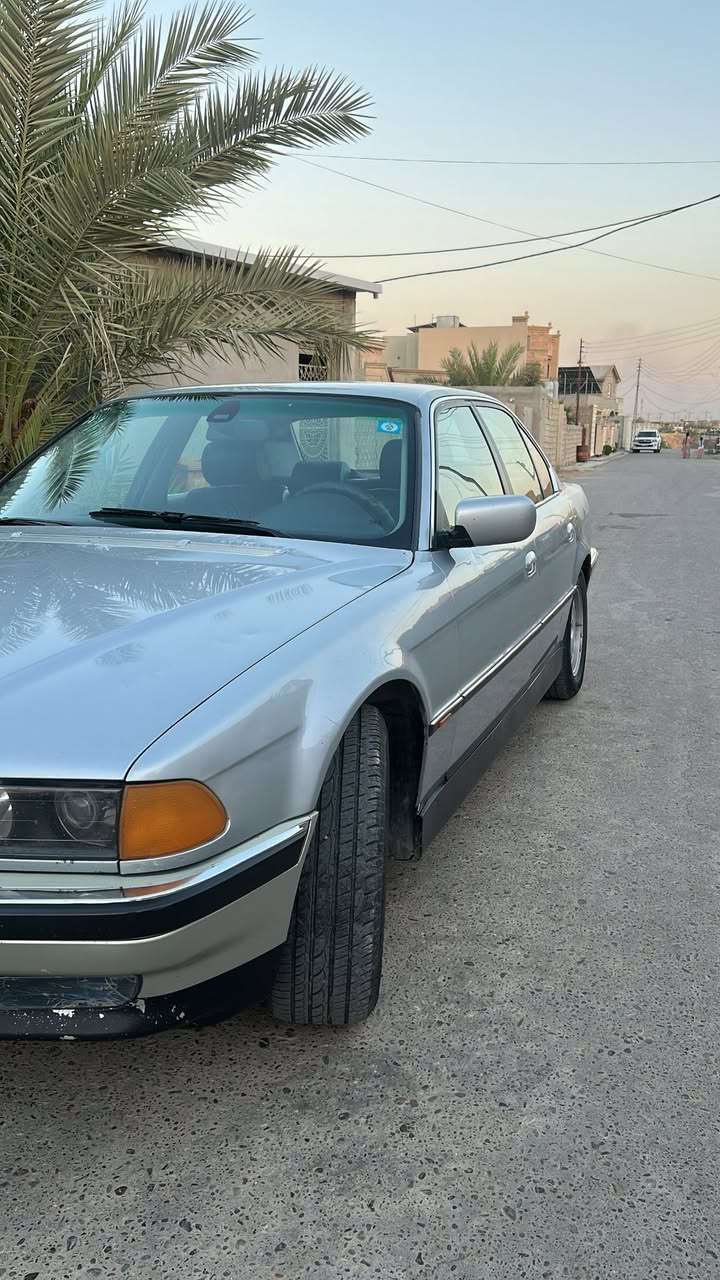 السلام عليكم للبيع BMW728موديل ١٩٩٧
محرك ٦ سلندر 
السياره مكفوله من الضربه والتعديل بس بيها مكانات جارده 
محرك وگير شرط 
حداديه وصدر جديده
السياره رقم كركوك مشروع وطني سنوية وهزة جديده
سعر السياره ٧٢ ورقة وبيها مجال قليل
مكان السياره صلاح الدين/ العلم

للاستفسار الاتصال ***********
