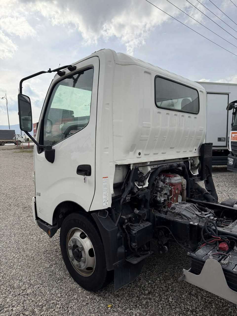 🤍🤍هينو شانصي . شركة تويوتا 🤍🤍
أول شي. سيارة. ره قم. ( 1 )✅
موديل. ٢٠١٩
حجم. ٣٠٠
طول. ٦.٢٥ روبع 
محرك. ٩١٦
كلم. ٤١.٠٠٠ الف ماشي
مواصفات. خليجي 
محرك. ٤ سلندر. سوبر
گير ٦ نمر
تايرات. ١٧.٥ نص بيلادي 
جام كهربائي 
هاف
تبريد بيلادي 
ئيرباگ
سيارة مكفولة كفالة عامة 
دخول. جديد

📍مكان. سليمانية طريق طاسلوجة
معرض الشعب 
Tel. 0772 132 3030
WhatsApp. 0770 156 0696
