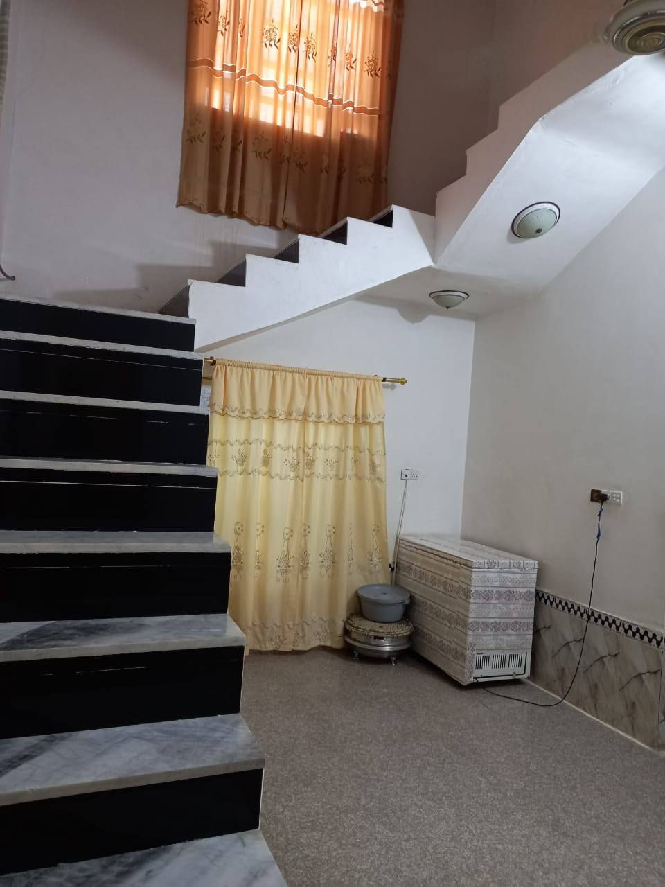 بيت  للبيع ٢٠٠م بناء حديث طابوك مسلح ارضيه كرانيت شارع ١٥م  خدمات كامله مقاطعه ٢٢ الفداء  السعر ١٧٥ للاستفسار الاتصال ***********
