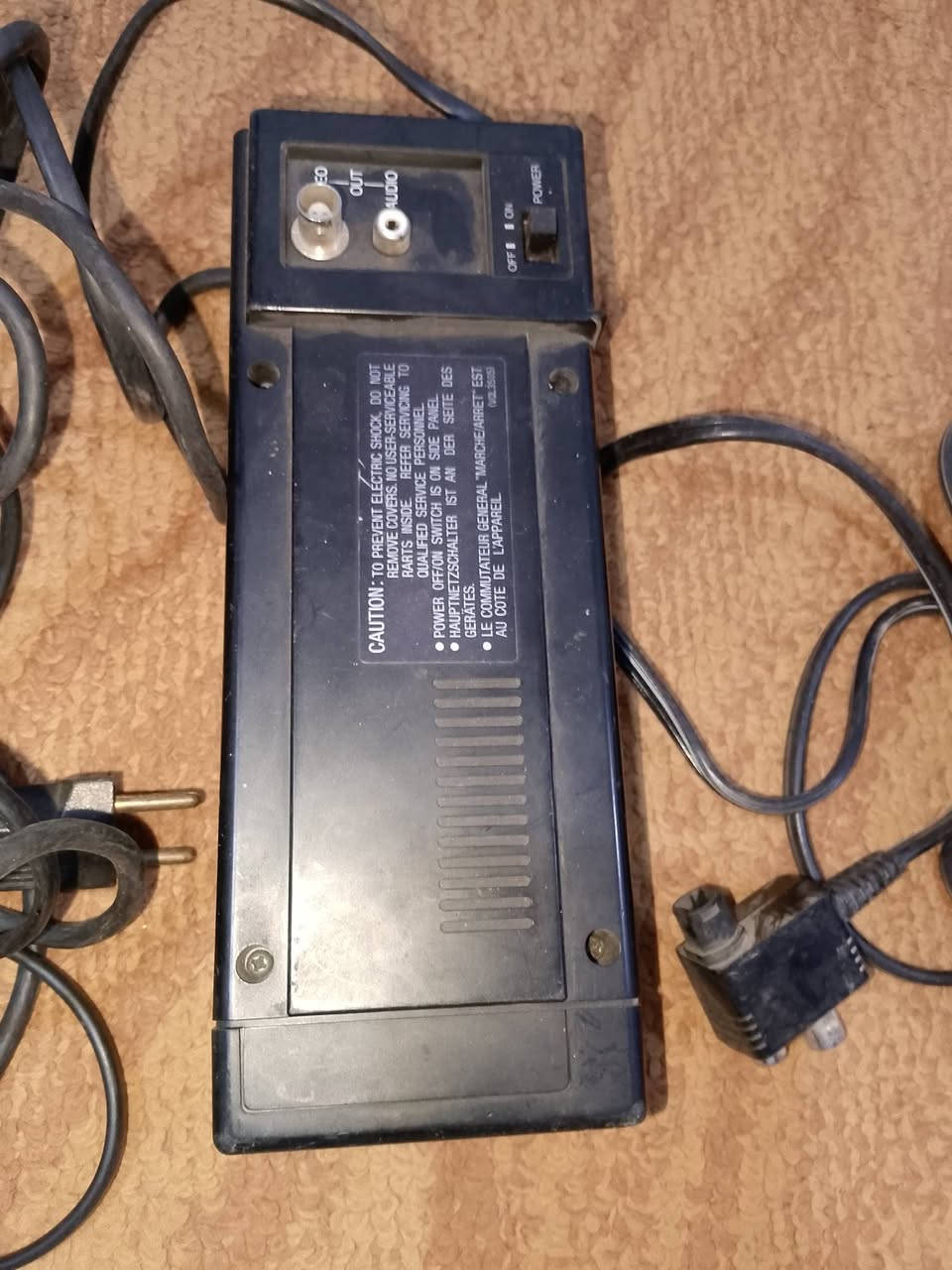 السلام عليكم كامره تصوير بس ما دري بيها يشتغل لا انته وحضك السعر 200
***********
