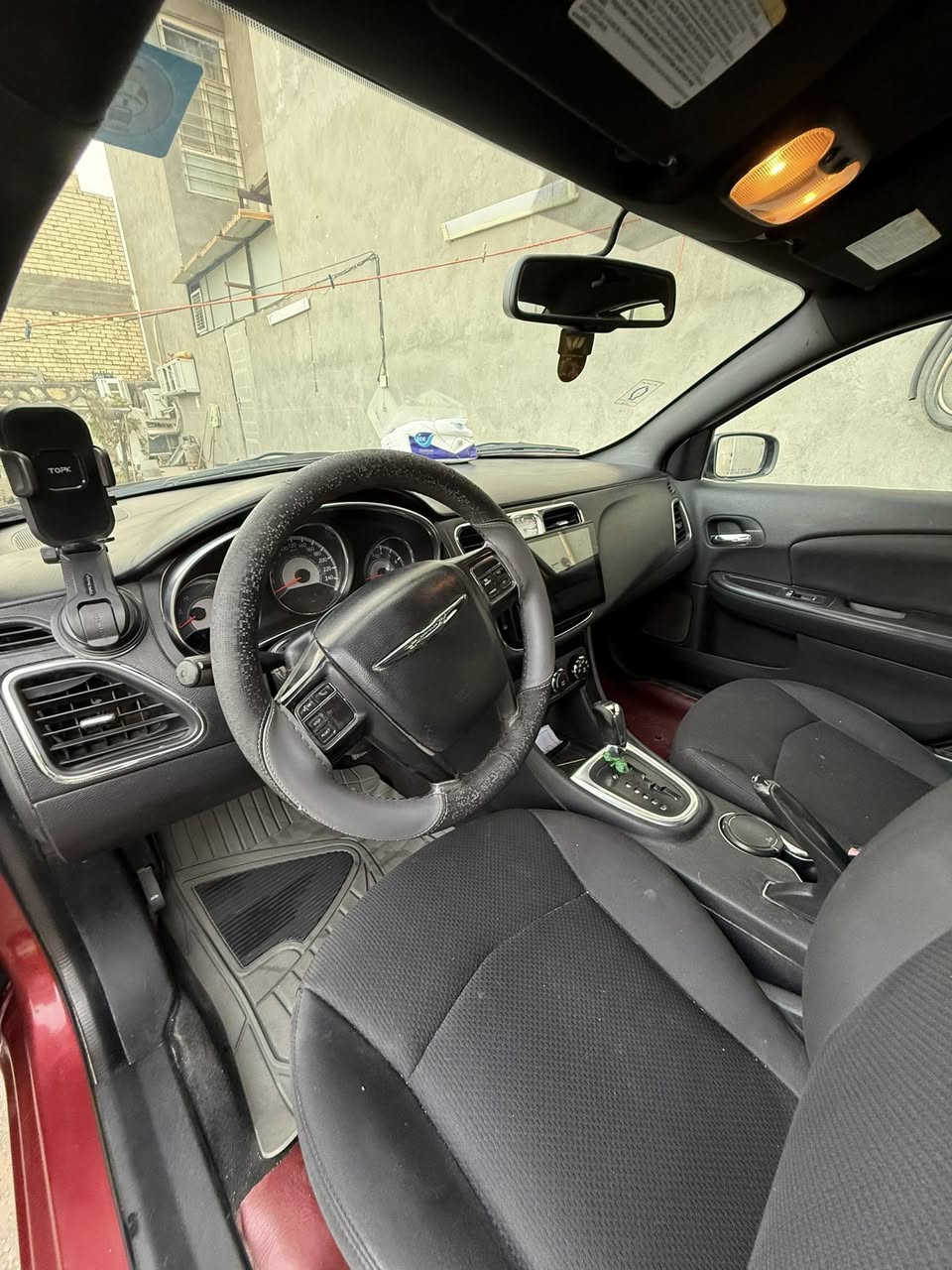 السلام عليكم C200 موديل 2013
السياره مكفولة من الضربة لون ماروني
بيها فقط بنيد مصبوغ اثر جراد بسبب الجادر وبيها بارد مثل ماموضح بلصور
السيارة جديدة متعوب عليها كير محرك كله جديد 
حدادية جديدة تبريد سيارة خير من الله 
شاشة كبيرة  
رقم بابل بأسمي 
مكان السيارة بابل /***********
السعر 83 وبيها مجال
