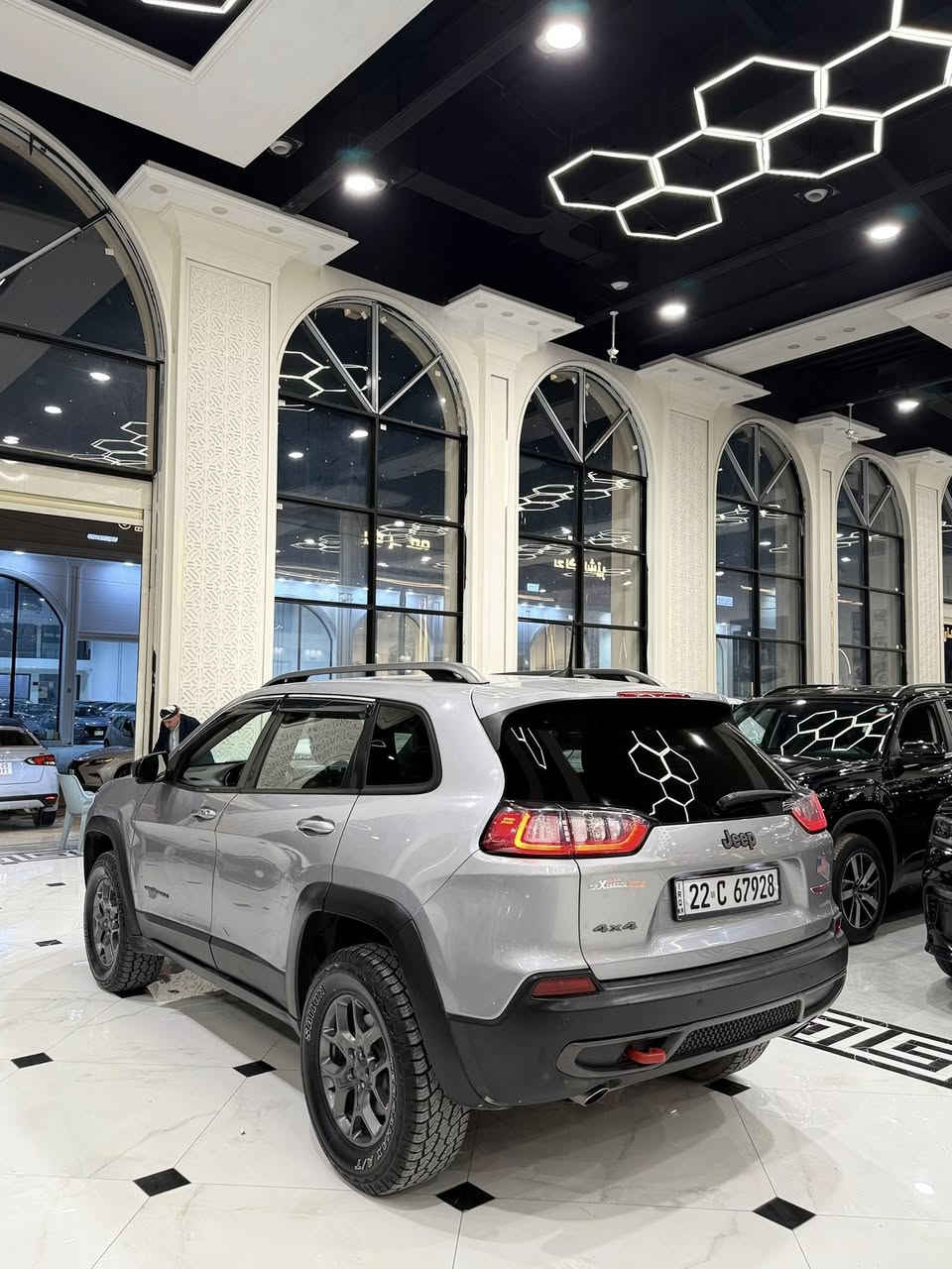 جيب شيروكي وارد امريكي موديل 2019 محرك V6 سلندر 🚀 مواصفات ترال هوم فول معده بانوراما شاشه جبيره كاميره خلفي بصمه شغال عن بعد كشنات جلد كشنات تتفيه كشنات كهربائي تبريد خلفي بريك بصمه رادار جانبيات رادار امامي حساس خلفي لايت ليد زينون ويل كروم اشاير مريات تحكم استيرن تحديد سرعه فور ويل يعني دبل اكسل بعد هوايه مواصفات بيها سياره مكفوله من اي نواقص كله بشرط ضرر كلش خفيف جملغ باب تبديل شريكه يعني سياره دعاميه لدعاميه بدون صبغ بدون شخوط بدون بقسات بدون ارباك كله بشرط سياره ماشي ٦٣ الف گير محرك بشرط سياره مرقمه رقم سنويه جديد مكان سياره إربيل شريكه ابو ظبي كارس. سعر. 143$🔥😳

*********** وتساب
***********
