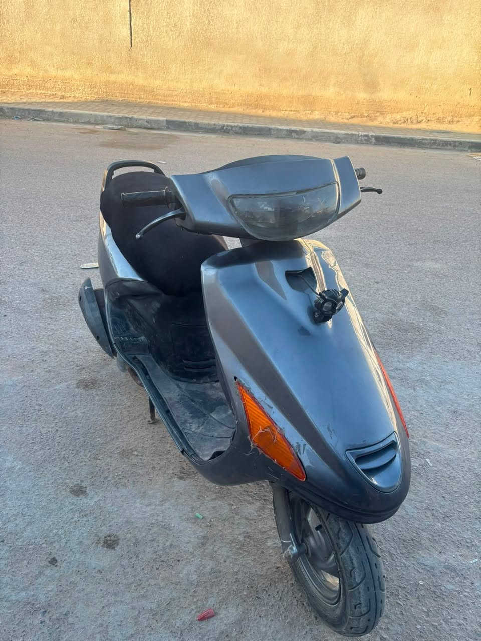 دراجة فراشة مجفت المكينة بس نضيفة مثل ما موضح تجي تشوفة تفحص على راحتك كلشي شغال بية من السلف مالتة يشتغل السعر 550 بيه مجال الطيبين العنوان البصرة گرمة علي 
رقم الهاتف ***********
***********
