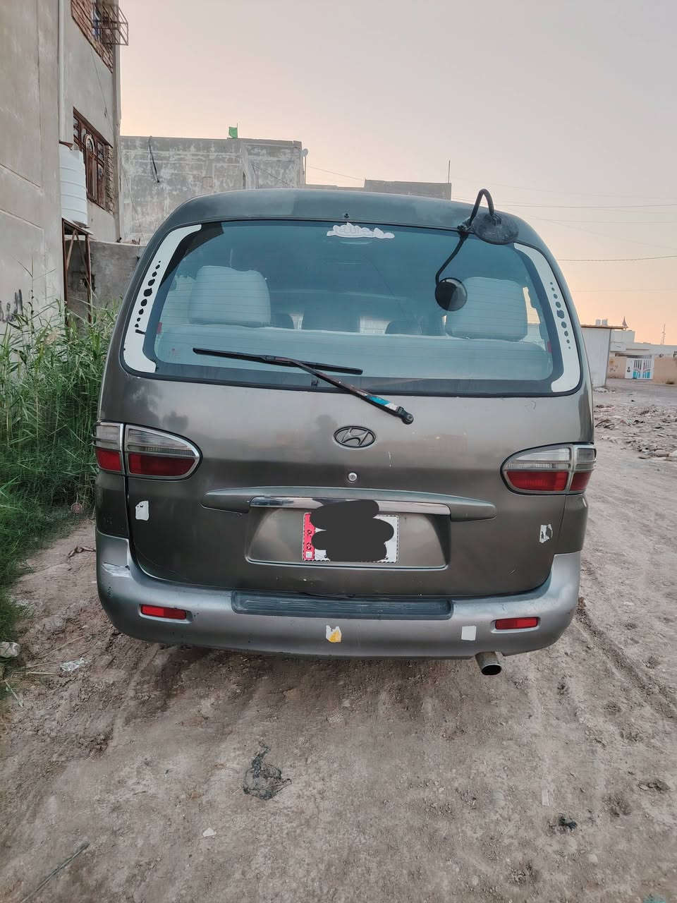 سلام عليكم ستاركس للبيع مديل 2000 رقم انكليزي.  سنويه. تسقط 2030 هيئه وغرامات مصفره.  دوشمه  وارضيته جديده.  مكينه جديده حاويه مكان كوت مركز المدينه الرقم ***********.  مكلف بل نشر
