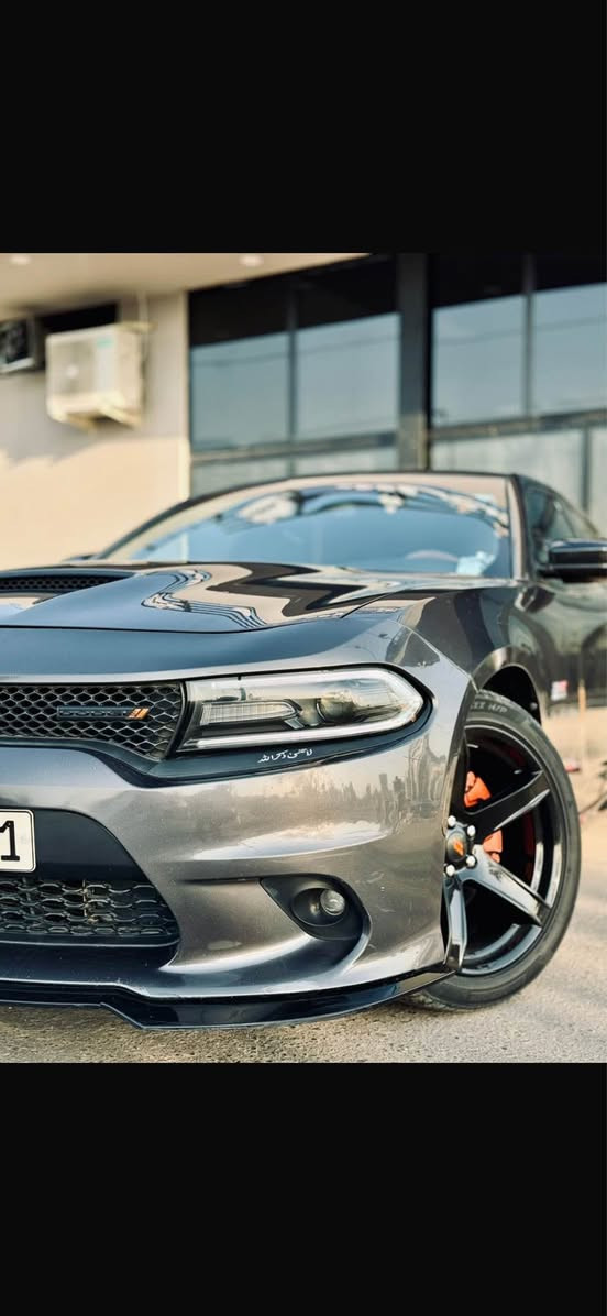 تفاصيل السيارة:
 • النوع :Dodge Charger  RT 2021
 • الفئة: RT
 • سنة الصنع: 2021
 • اللون: رصاصي
 • الممشى: 50,000 كم
 • المحرك: 8 سلندر (HEMI 5.7 لتر)
 • القير: أوتوماتيك
 • الوقود: بنزين

الحالة:
 • الماكينة: وكالة
 • القير: وكاله
 •  حادث (شبر بنيد + شبر جاملغ) 

المواصفات: المعروفه 
 • شاشة كبيره 
 • كاميرا خلفية
 • حساسات خلفية
 • كشنات حضن (تدفئة/تبريد قطعتين )
. بصمه دخول ذكي 
. تشغيل عن بعد 
. أناره أبواب ترحيب 

ملاحظات عامة:
 • السيارة تعتبر من فئة السيدان الرياضية 8 سلندر
 • قوة المكينة تقريباً 370–390 حصان  
للاستفسار اكثر *********** بغداد, العراق
