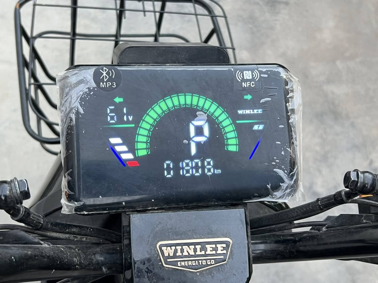 سلام عليكم. 
دراجه شحنR9 الحجم الكبير 
دراجه  جديدةمصار شهر ونص من مشترية 
5بطاريات  دراجه بيها نظامR بك خلفي 
بيها بلوتوث  لدات امامية خلفية  تدعم شريحةNFC دراجه كلش نضيفة مابيها اي خلل او نقص السعر450 الف. مكاني العطيفية او المنصور ***********
