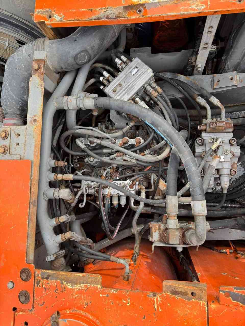 سلام عليكم حفار زت ثري البيع مديل 2010 رقم قادسيه بسمي حجم 210LCKمحرك مفتوح  سرف  60 عنوان بصره ***********
