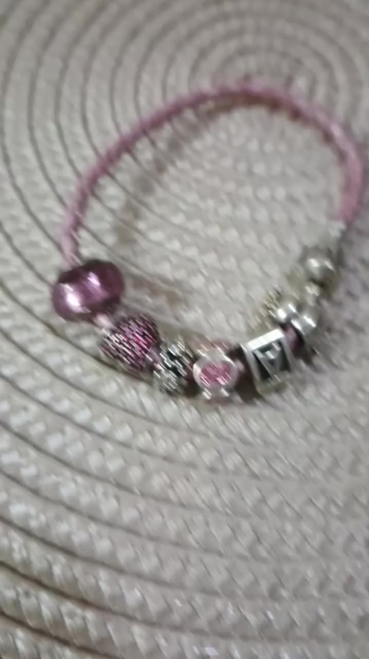 اسواره بندوره فضه مع تشارمز عدد 6 قطعه غايه في الجمال والروعه السعر 43 دينار شامل التوصيل والله يبارك لصاحب النصيب


**إذا كنت صاحب هذا الإعلان وتريد حذفه لأي سبب، رجاءا أرسل رسالة إلى الدعم الفني**