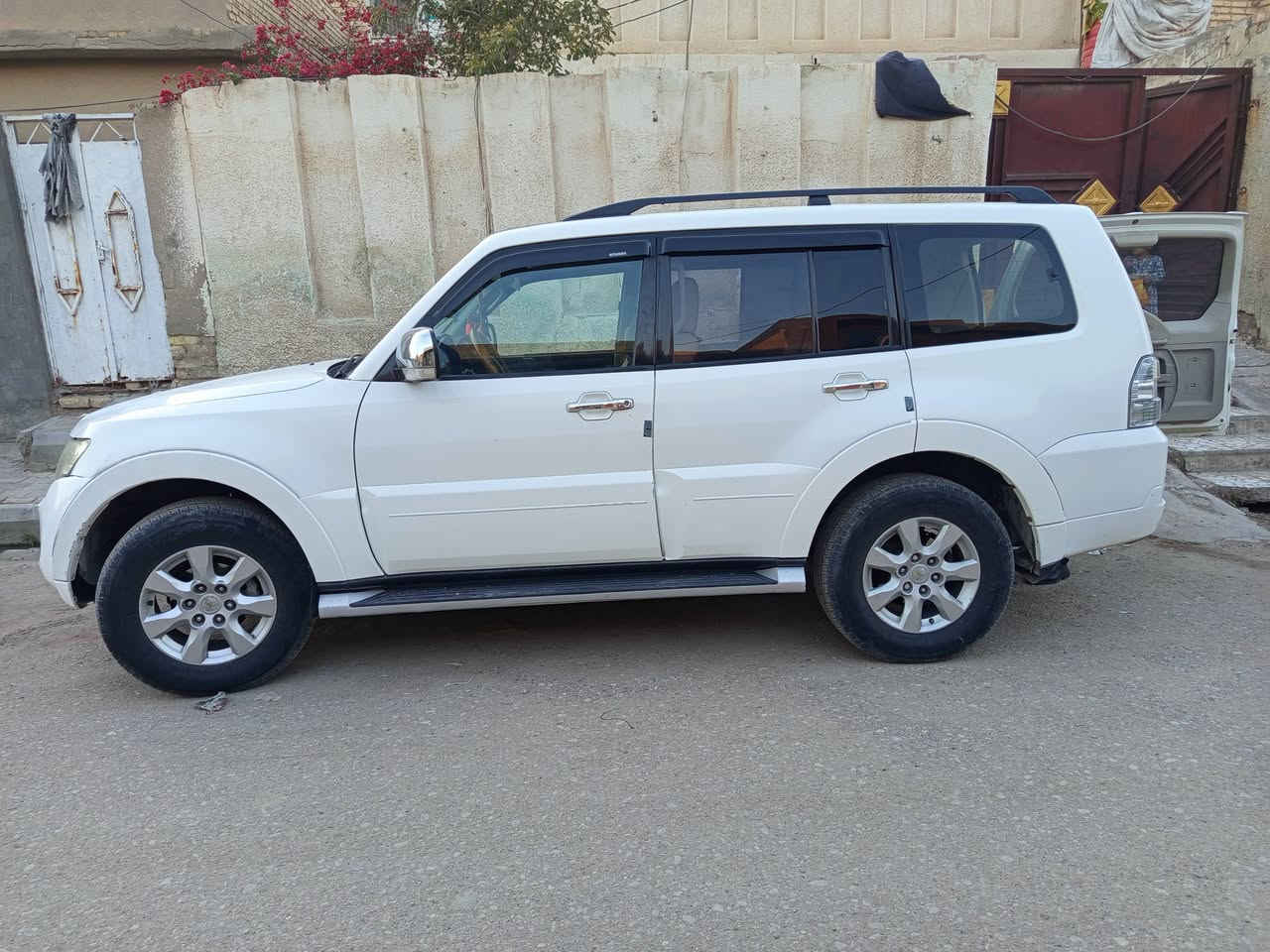 باجيرو حبتور موديل 2014 مكفوله ماعدا الباب الخلف السائق مبدل
السعر 155
***********
