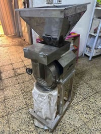 عندي مطحنه نوع ايراني  نضيفه جدا  لعنوان بغداد ٠٧٧١٠٠٤٠٩١٤ سعر ٨٥٠ الف