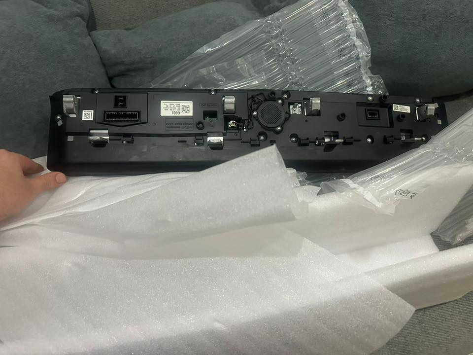 السلام عليكم متوفر شاشة سورنتو 2024 2025 2026 للتواصل ***********
