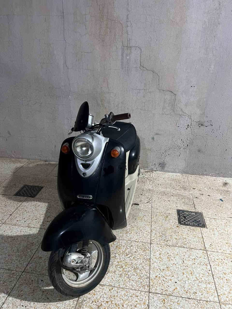 دراجه عبد الحليم نضيفه  للبيع 
محرك مجفت جديد
كهربائيات شغاله 
ناعمه جدا  
سعر ٣٠٠ وبي مجال قليل 
للاتصال ***********
