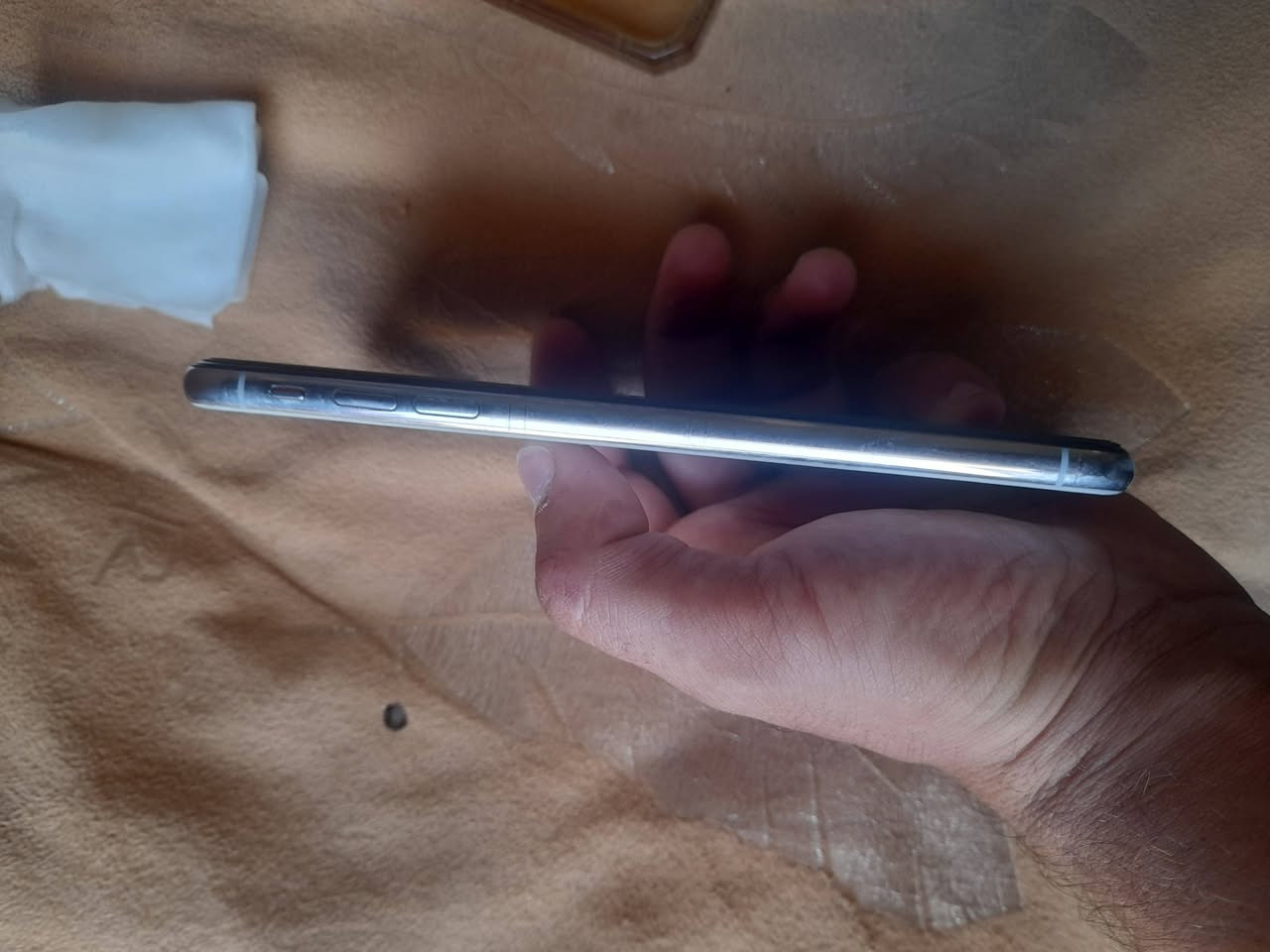 السلام عليكم ايفون Xs max ذاكرة ٢٥٦ جهاز نضيف شوفت عينك ما مفتوح ابد ما ملعوب براغيه فقط فيس ايدي واكف سعر ١٩٠ وبي مجال بسيط حك الجيه *********** مكاني بغداد الشرطة الخامسة
