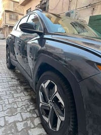 توكسان 2023 ماشيه 24  4*4 فور ويل   مكينه 2.5   بصمه   بانوراما   جلد ...