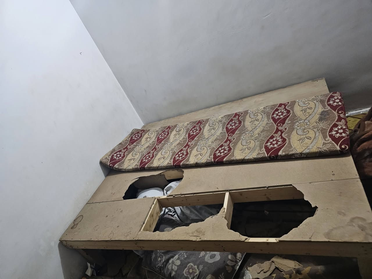 مجاناااااا
بس جيب واحد وياك واخذها بلعافية عليك

جرباية نفرين يحتاجلها بليته يم نجار يسويها الك بعشرة اذا تريد تاخذها راسلني علواتساب 
***********
