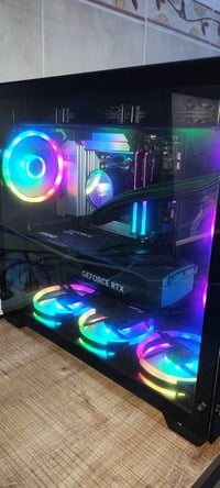 رايزن 7 9700X • 32GB DDR5 6000 • كرت 5070 12GB