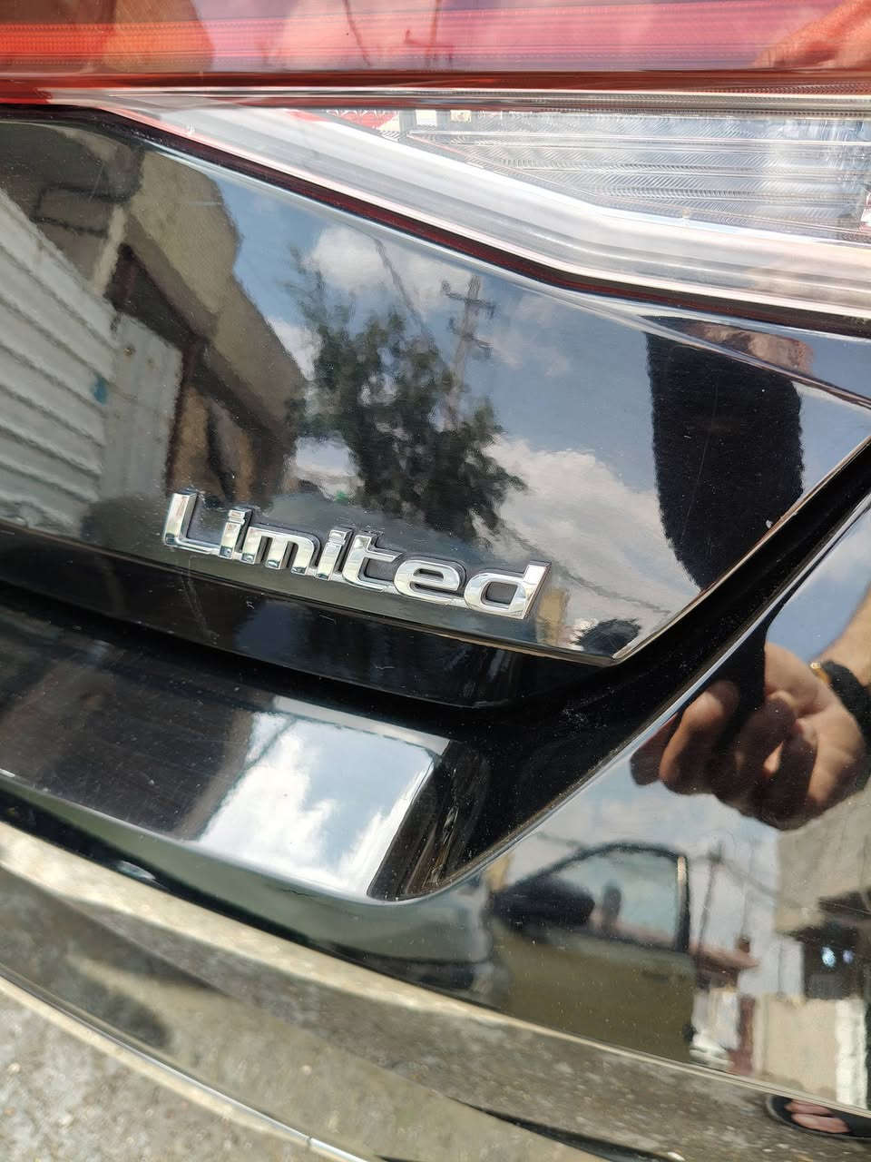 السلام وعليكم النترا رقم بقداد وارد امريكي لبل واحد بيهه قطعه وحده صبغ فقط بدون دواخل ماشيه 33 الف
موديل   2023 وارد   أمريكي 

مواصفات  السيارة 

بصمة تشغيل /بصمة ابواب /تشغيل عن بعد/انارة ترحيب/جنطة ذكية تنفتح عند الاقتراب/ شاشة  كبيرة /شاشة  عطلات   /رادارات   امامي  جانبي  خلفي / /تحديد  مسار / قيادة  آلية /   /تحكمات  استيرن  فول  لد امامي / مانع  اصتدام /توقف  ذاتي /ثلاث  انظمة  قيادة  /نورمال   سمارت   سبورت باقي  المواصفات  معروفة 

السعر160 وبيها مجال 

ماشية (33 الف ميل )  

مكينة 2000 دوش لوك شركة

  السونار مرفوق بلمنشور مامتواجد علنت

مكان السياره بغداد الشعب للاتصال ***********
